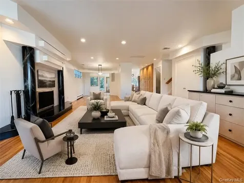 5 Eaton Road Syosset NY 11791