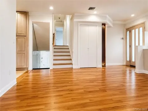5 Eaton Road Syosset NY 11791