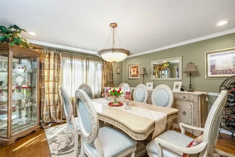 164 Pace Drive S West Islip NY 11795