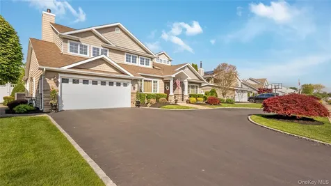 164 Pace Drive S West Islip NY 11795