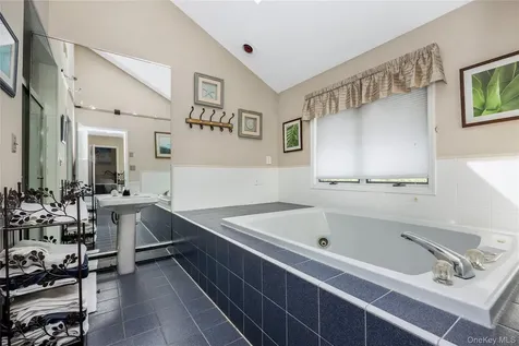 164 Pace Drive S West Islip NY 11795