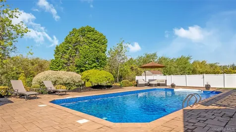 164 Pace Drive S West Islip NY 11795