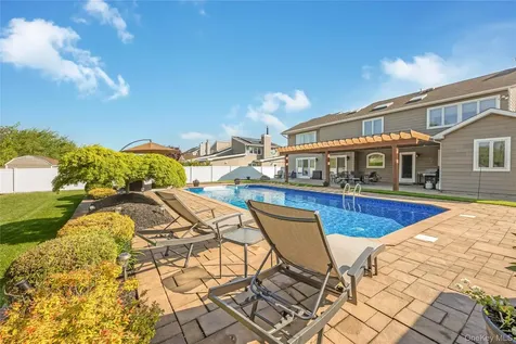 164 Pace Drive S West Islip NY 11795