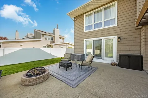 164 Pace Drive S West Islip NY 11795
