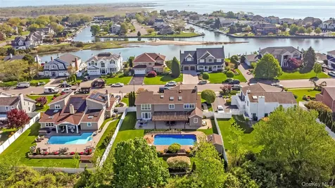 164 Pace Drive S West Islip NY 11795