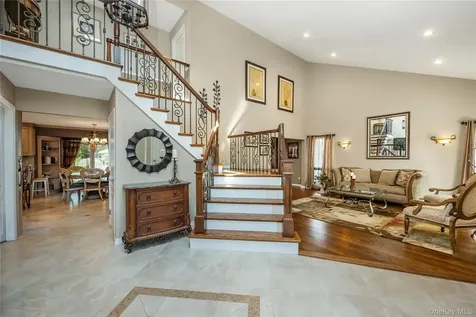 164 Pace Drive S West Islip NY 11795