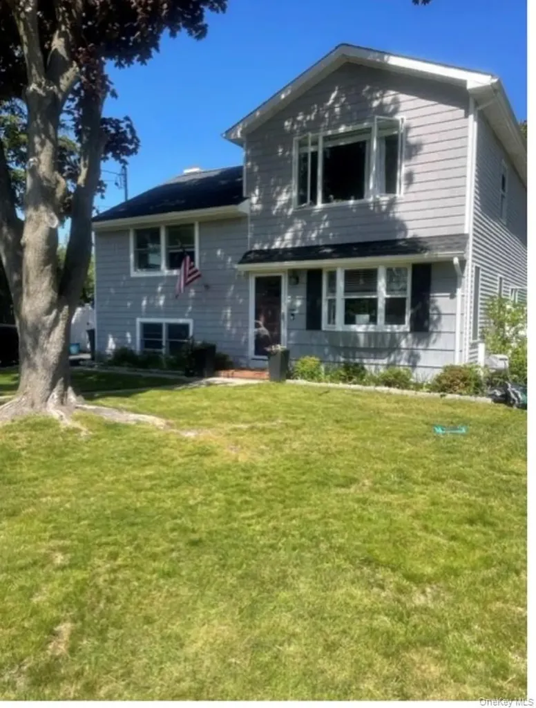 577 Oak Avenue Bohemia NY 11716
