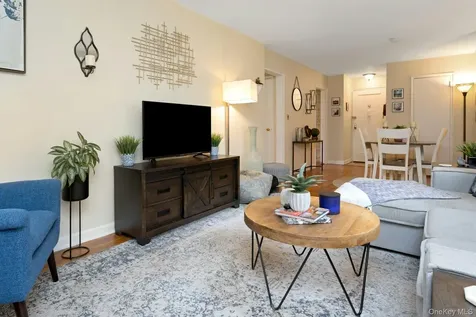 330 S Broadway Tarrytown NY 10591