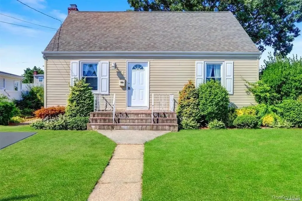 4 West Court Bethpage NY 11714
