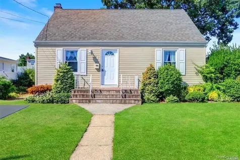 4 West Court Bethpage NY 11714