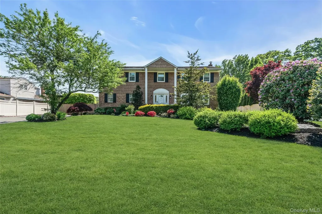 18 Ron Court Commack NY 11725