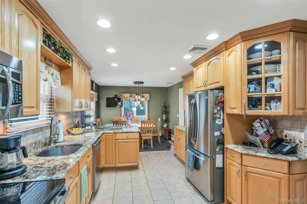 18 Ron Court Commack NY 11725