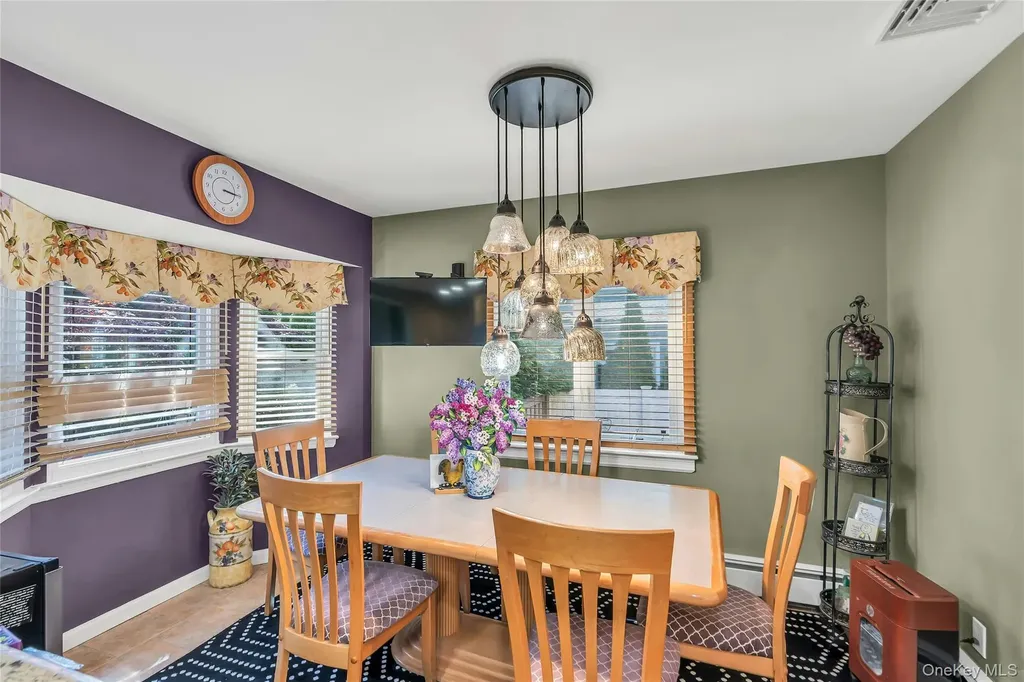 18 Ron Court Commack NY 11725
