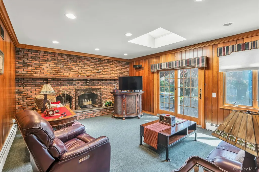 18 Ron Court Commack NY 11725