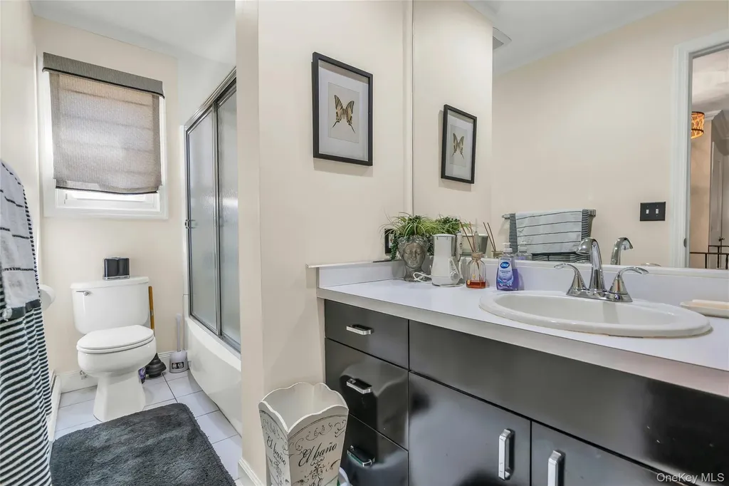 18 Ron Court Commack NY 11725
