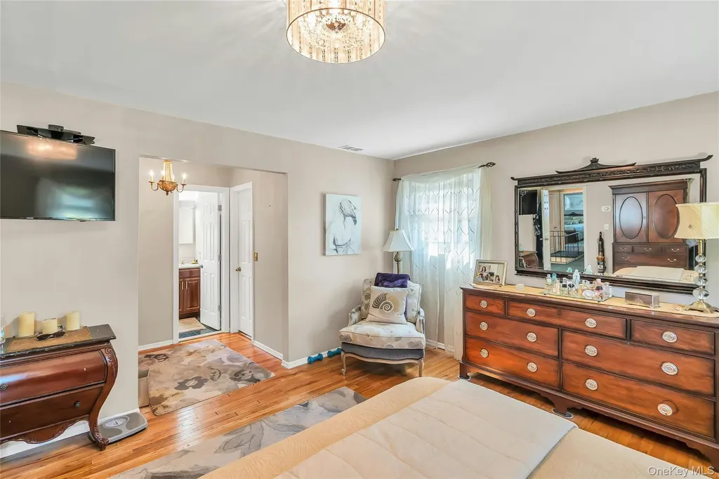 18 Ron Court Commack NY 11725