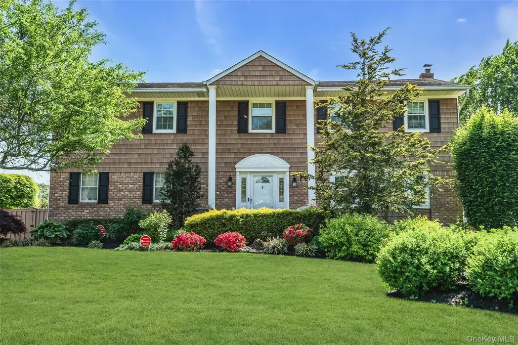 18 Ron Court Commack NY 11725