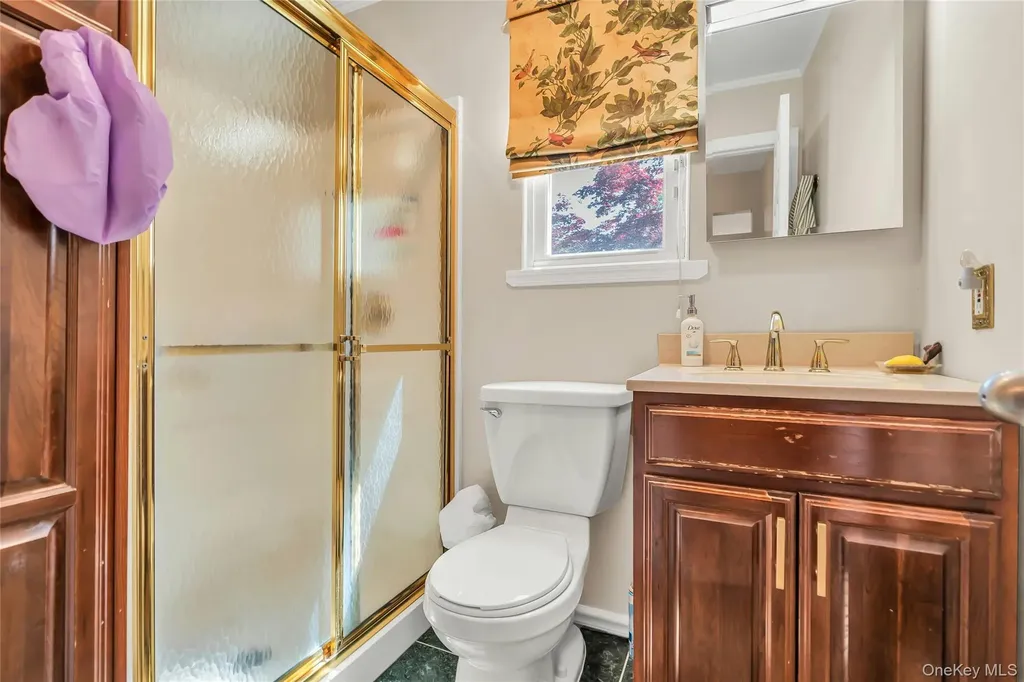 18 Ron Court Commack NY 11725