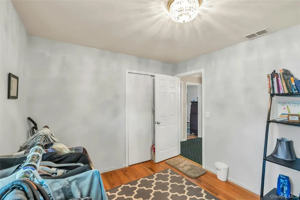 18 Ron Court Commack NY 11725