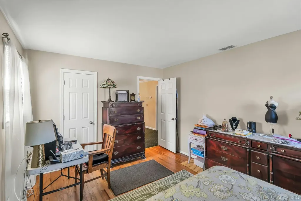 18 Ron Court Commack NY 11725