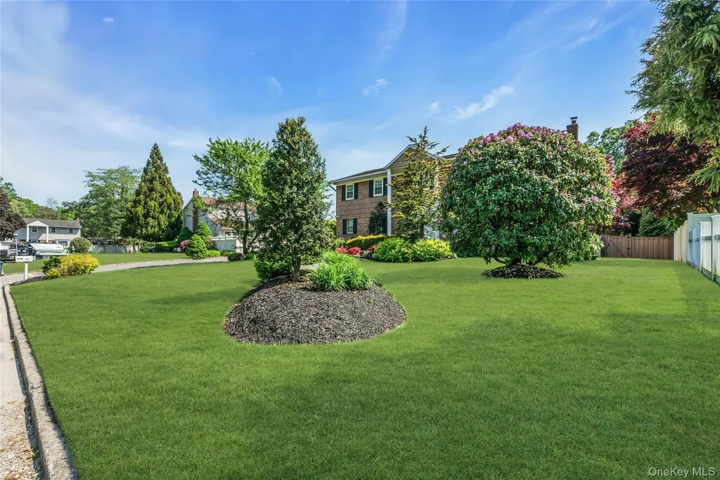 18 Ron Court Commack NY 11725