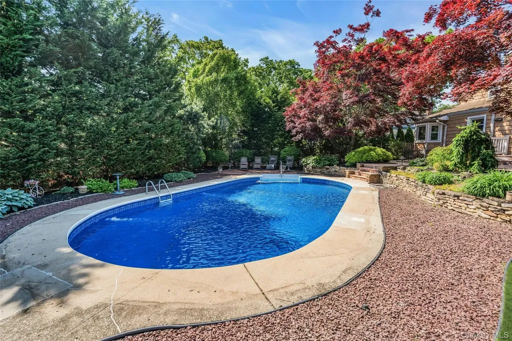 18 Ron Court Commack NY 11725