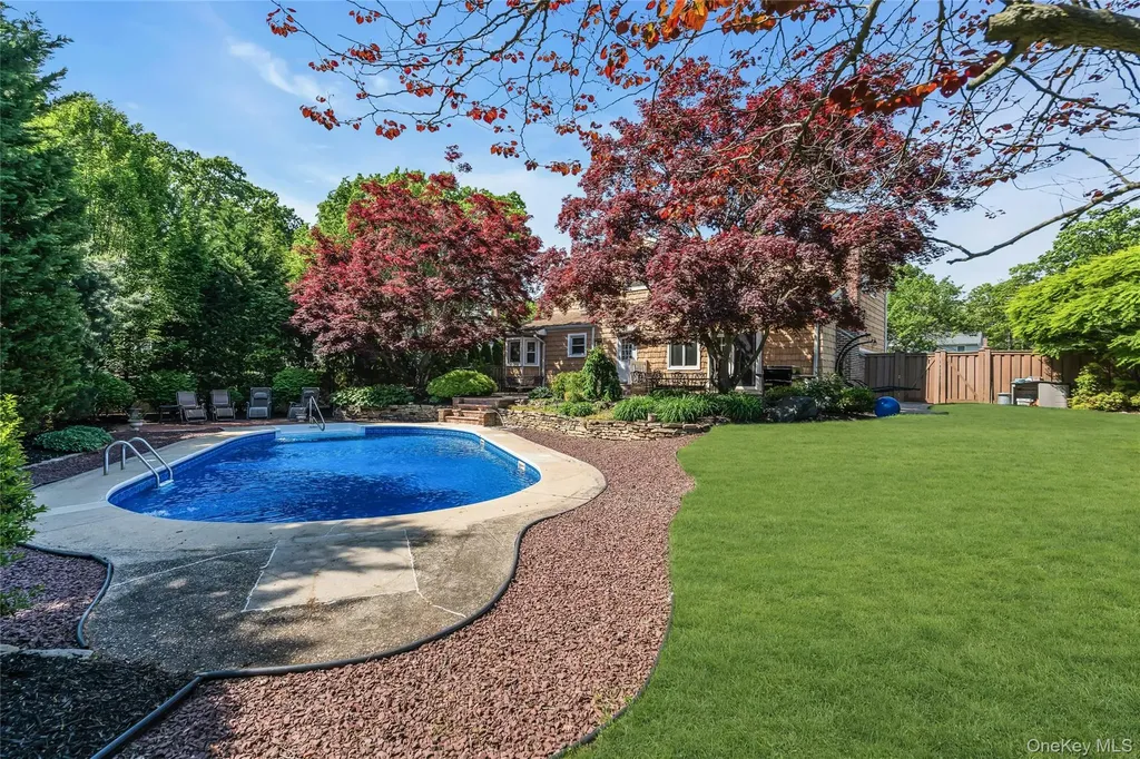18 Ron Court Commack NY 11725