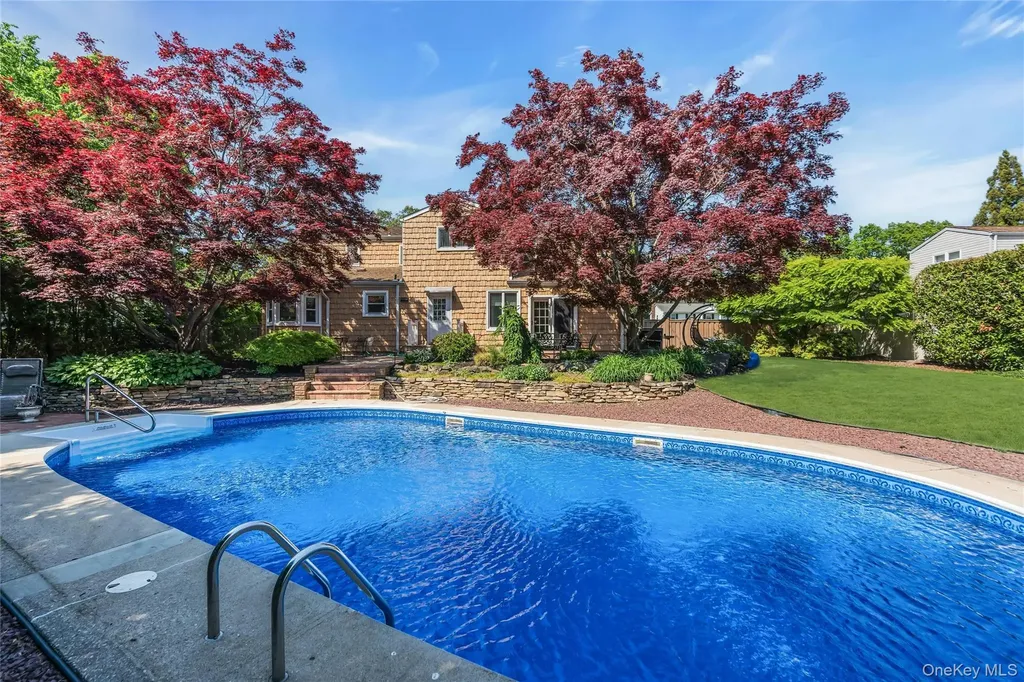 18 Ron Court Commack NY 11725