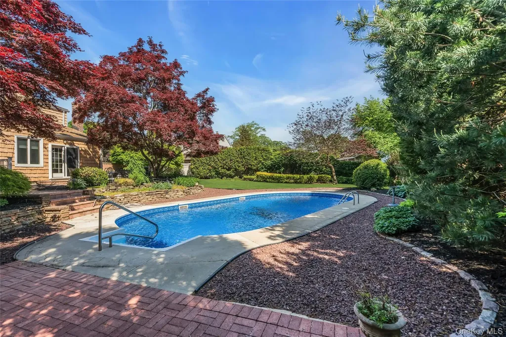 18 Ron Court Commack NY 11725