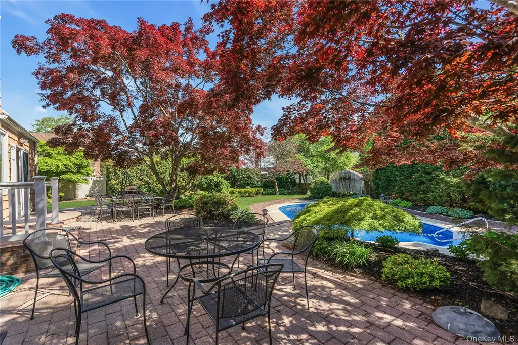 18 Ron Court Commack NY 11725
