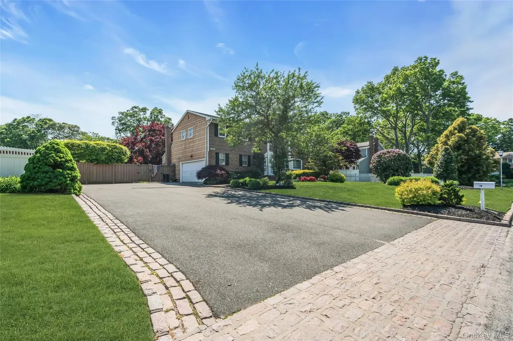 18 Ron Court Commack NY 11725