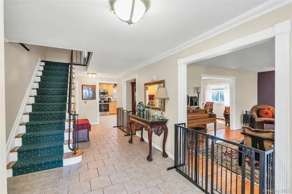 18 Ron Court Commack NY 11725