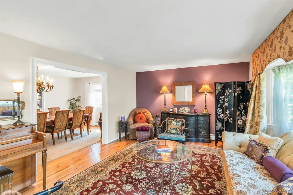 18 Ron Court Commack NY 11725