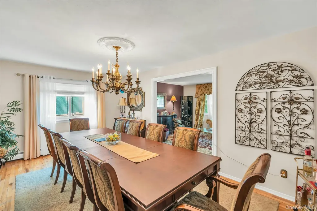 18 Ron Court Commack NY 11725