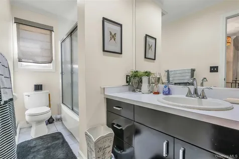 18 Ron Court Commack NY 11725