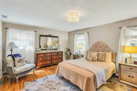 18 Ron Court Commack NY 11725