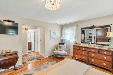 18 Ron Court Commack NY 11725