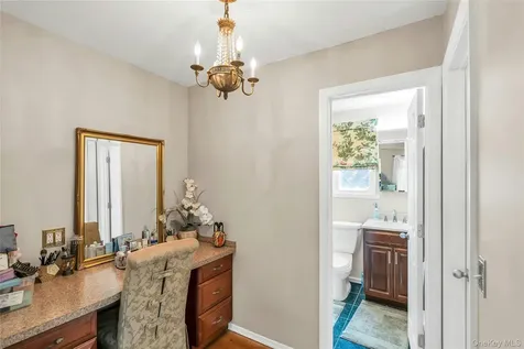 18 Ron Court Commack NY 11725