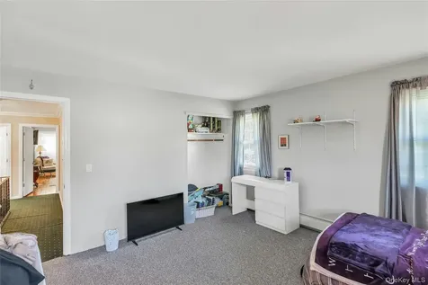 18 Ron Court Commack NY 11725