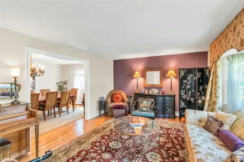 18 Ron Court Commack NY 11725