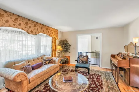 18 Ron Court Commack NY 11725
