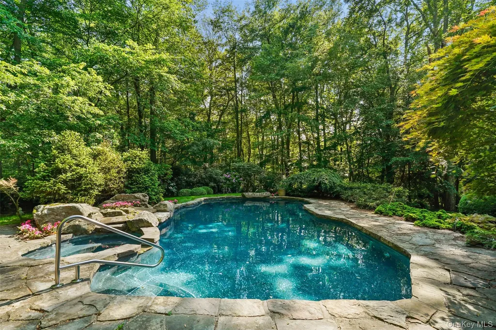 17 Eastwoods Road Pound Ridge NY 10576