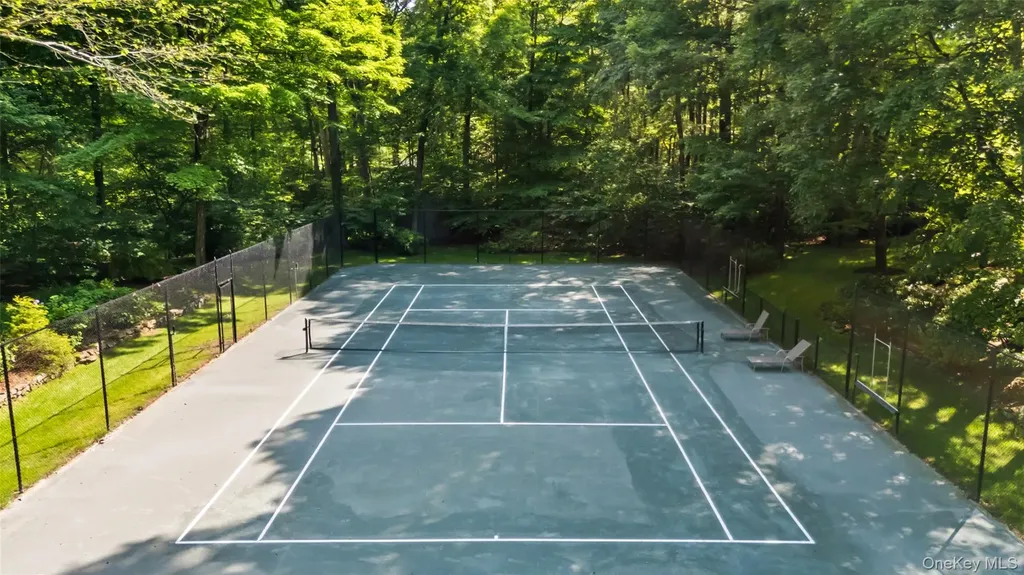 17 Eastwoods Road Pound Ridge NY 10576