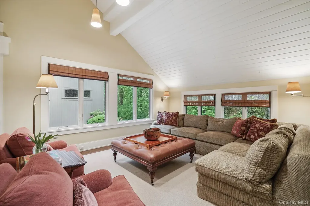 17 Eastwoods Road Pound Ridge NY 10576