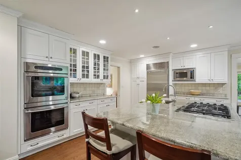 17 Eastwoods Road Pound Ridge NY 10576