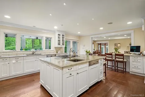 17 Eastwoods Road Pound Ridge NY 10576