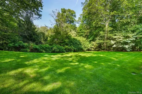 17 Eastwoods Road Pound Ridge NY 10576