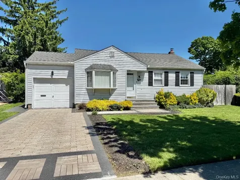 8 E Gate Plainview NY 11803