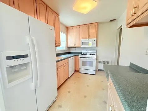8 E Gate Plainview NY 11803