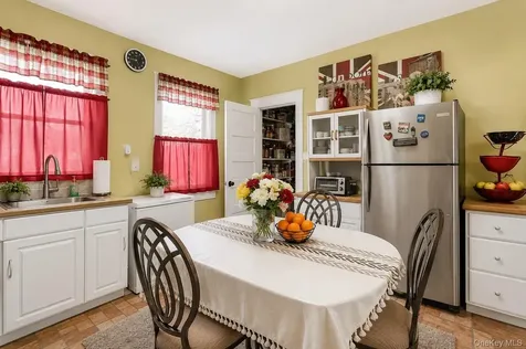 33 Manitou Avenue Poughkeepsie NY 12601